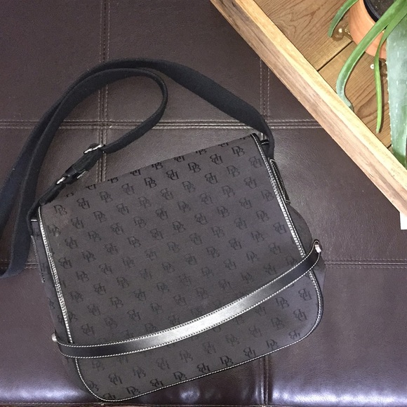 Dooney and Bourke Black Satchel Purse - Picture 1 of 4